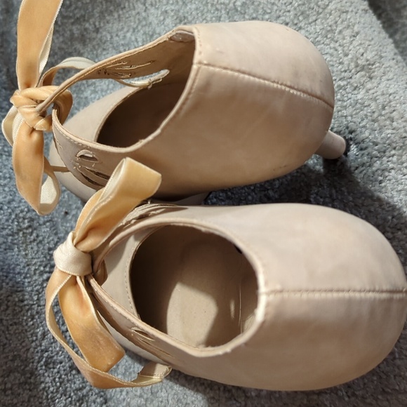 Tan Suede Shoes with 4" Heels, DOLCE by mojo moxy, Size 9.5 - Picture 11 of 13